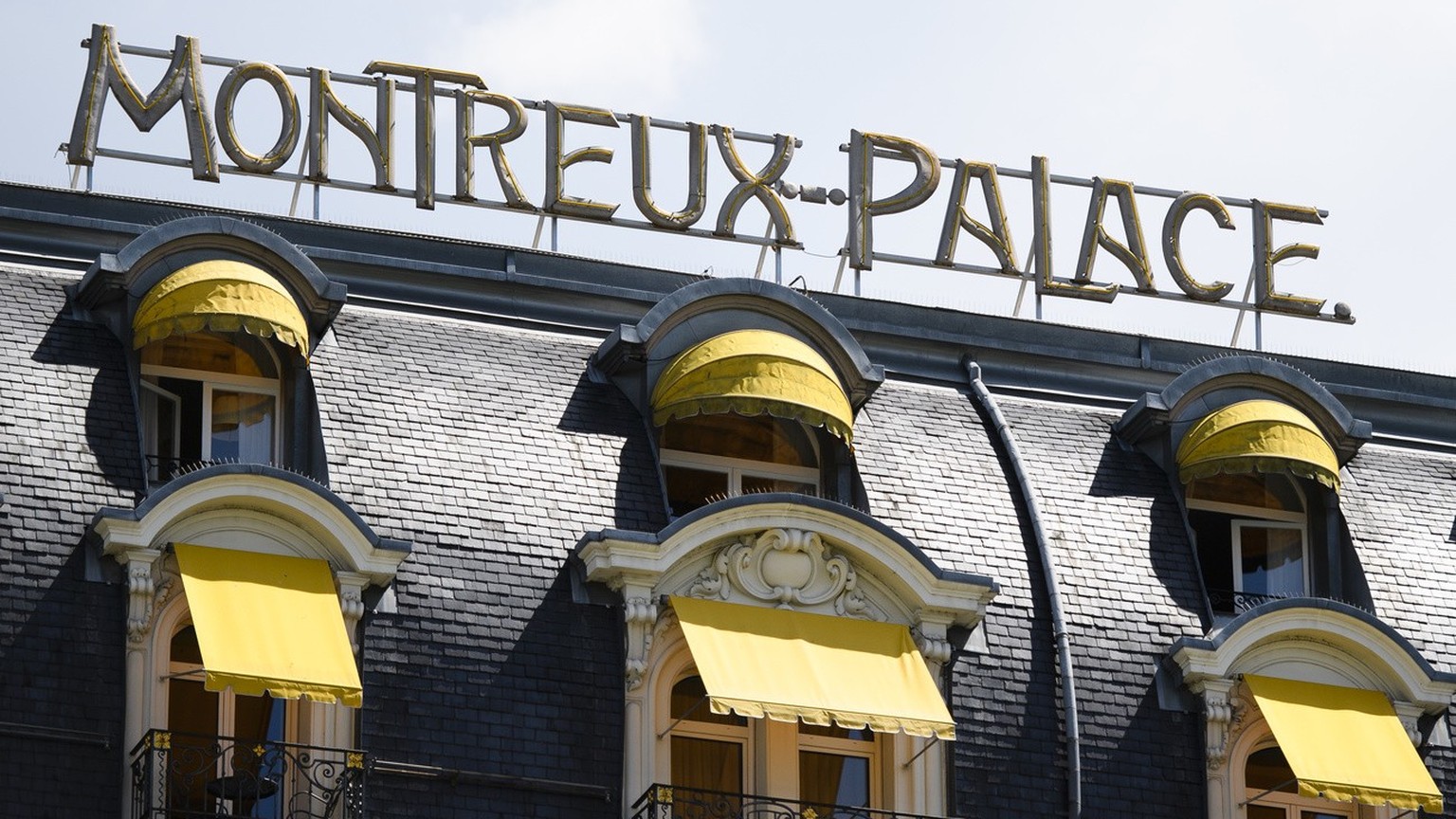 Die Fassade des Fairmont Le Montreux Palace vor der Medienkonferenz von Hotellerie Suisse, am Dienstag 7. Juni 2016 in Montreux. Die Schweizer Hotellerie muesse sich zahlreichen Herausforderungen stel ...