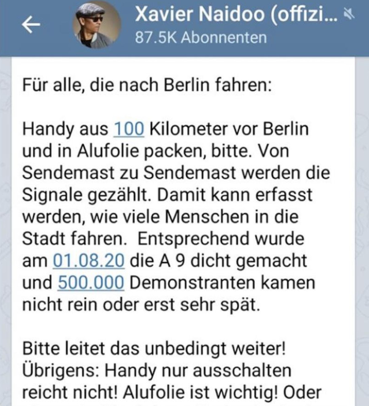 1000 Menschen bei Demo-Auftakt in Berlin +++ «Kein deutlicher Anstieg durch Schulöffnung»
Xavier Naidoo fordert die Teilnehmenden auf, ihr Handy 100km vor Berlin auszuschalten und in Alufolie einzupac ...
