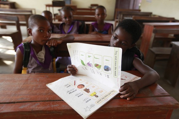 Schulkinder in Nigeria: steigt das Bildungsniveau, so sinkt die Geburtenrate.&nbsp;