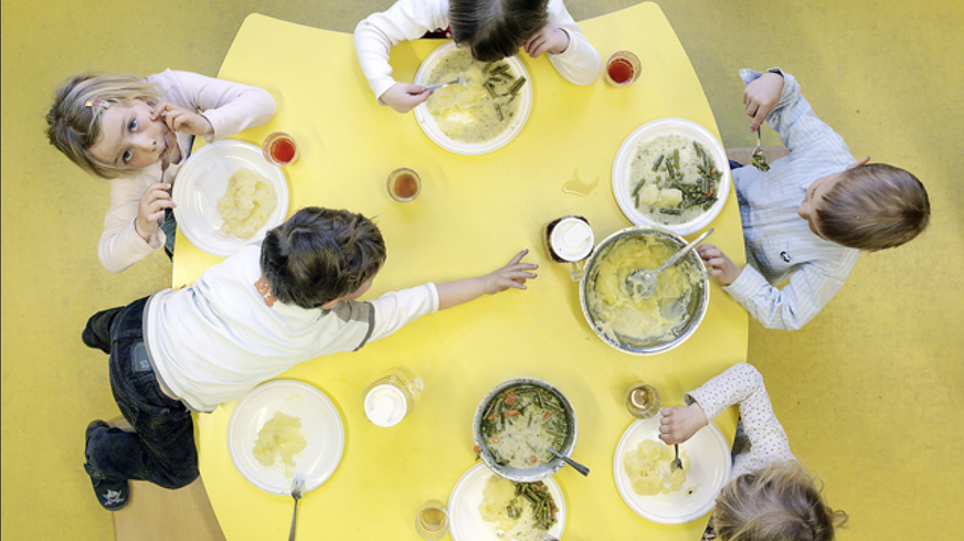 Kinderkrippe, Kindertagesstätte, Mittagstisch