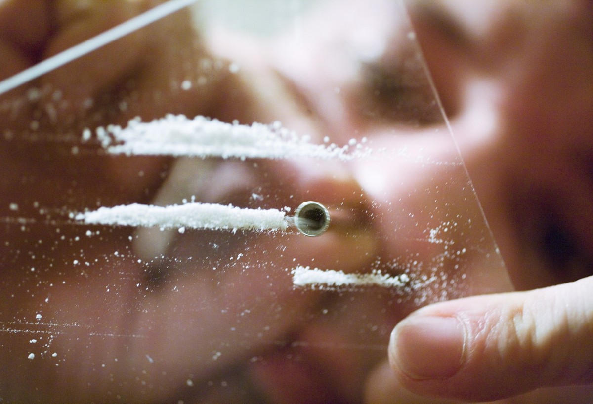 [gestellte Aufnahme] Ein Mann konsumiert am 11. November 2006 Kokain in einer Privatwohnung in Zuerich. (KEYSTONE/Martin Ruetschi) === , ===

[posed picture] A man is consuming cocaine in a private ap ...