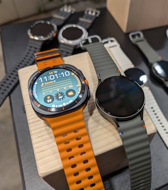 Galaxy Watch Ultra (links) und Galaxy Watch 7.