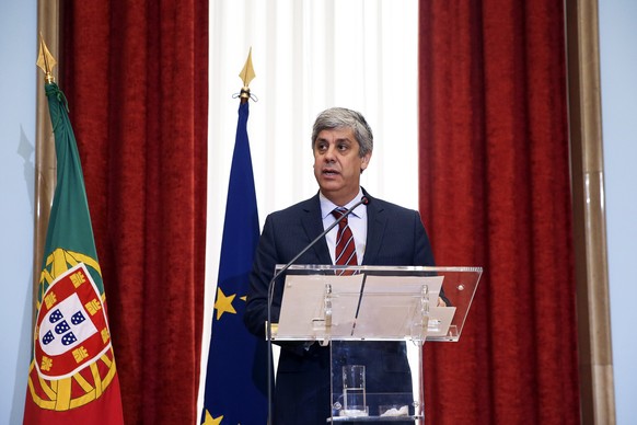 epa06359553 Portugal&#039;s Finance Minister Mario Centeno speaks during a press conference about his candidacy to become Eurogroup president in Lisbon, Portugal, 30 November 2017. The Portuguese gove ...