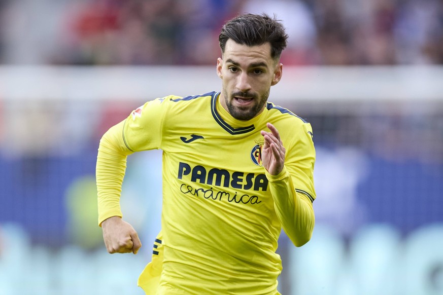 CA Osasuna v Villarreal CF - LaLiga EA Sports Alex Baena of Villarreal CF looks on during the LaLiga EA Sports match between CA Osasuna and Villarreal CF at El Sadar on November 24, 2024, in San Sebas ...