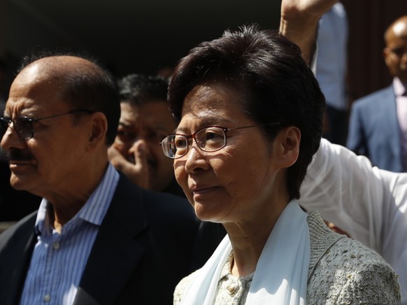 China wendet sich offenbar von Hongkongs Statthalterin Carrie Lam ab.