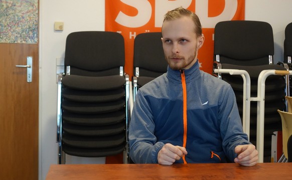 In Sonneberg im Bundesland Thüringen regiert der erste AfD-Landrat Deutschland. Am 12. Februar 2025, kurz vor der Bundestagswahl in Deutschland, hat watson den SPD-Politiker Louis Räder in Sonneberg g ...