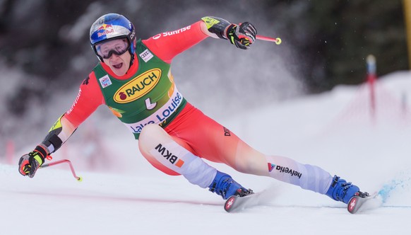 epa10333483 Marco Odermatt of Switzerland in action during the Men&#039;s Super-G race at the FIS Alpine Skiing World Cup in Lake Louise, Alberta, Canada, 27 November 2022. EPA/Nick Didlick