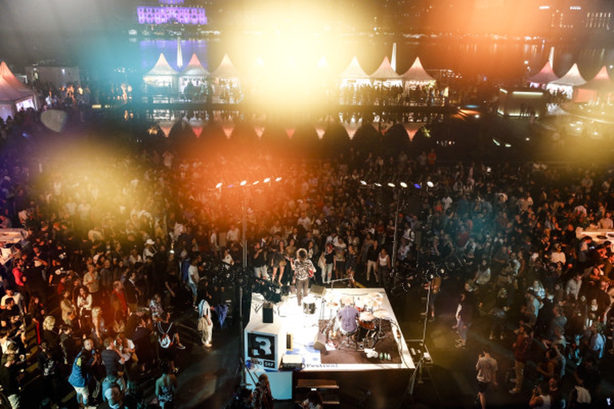 Findet das Blue Balls Festival statt? Coronavirus