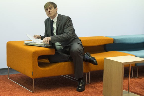 Stefan Meierhans, Schweizer Preisueberwacher, vor der Jahresmedienkonferenz, am Donnerstag, 26. Febraur 2015, in Bern. Der Preisueberwacher will dieses Jahr der Politik genauer auf die Finger schauen. ...