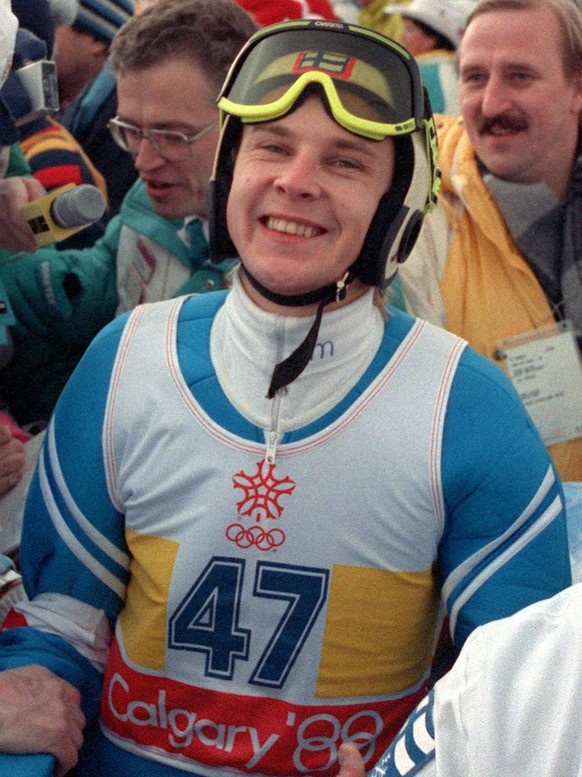 Der Finne Matti Nykaenen gewinnt bei den Olympischen Winterspielen im kanadischen Calgary am 14. Februar1988 das Skispringen von der Normalschanze. Am Ende der Winterspiele avanciert der 25jaehrige mi ...