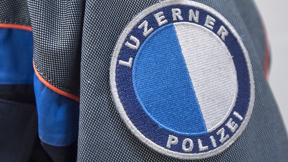 Anhänger des Berner Fussball-Clubs Young Boys lieferten sich nach dem Spiel gegen den FC Luzern im Luzerner Bahnhof Scharmützel mit der Polizei. (Symbolbild)