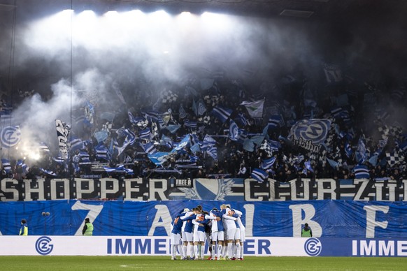 Die Mannschft von GC schwoert sich vor den Fans auf den Viertelfinal ein im Schweizer Cup Fussballspiel zwischen dem Grasshopper Club Zuerich und FC Sion am Dienstag, 3. Februar 2026 im Stadion Letzig ...