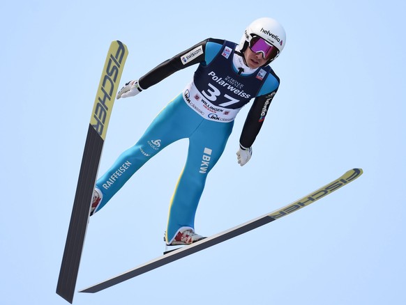 epa05095865 Switzerland&#039;s Simon Ammann in action during the trial round of the individual large hill event at the Ski Jumping World Cup in Willingen,Â Germany, 10 January 2016. EPA/Arne Dedert