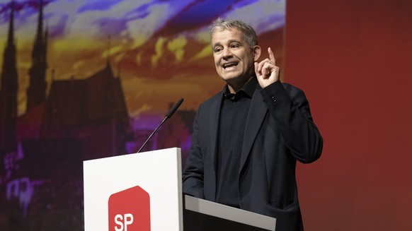 Beat Jans, Regierungspraesident Kanton Basel Stadt, spricht an der Delegiertenversammlung der SP Schweiz, am Samstag, 29. Oktober 2022, in Basel. Traktandiert sind Themen wie Gleichstellung, Energieve ...