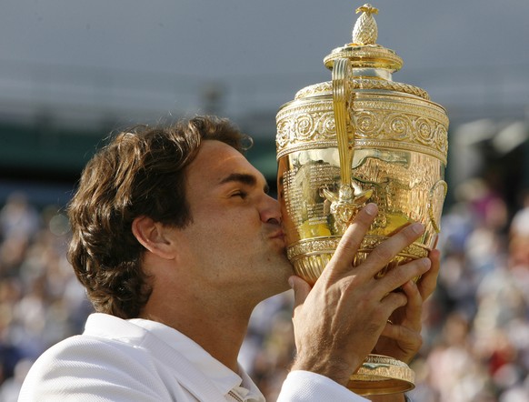 Switzerland&#039;s Roger Federer kisses the trophy after defeating Rafael Nadal to win his fifth consecutive Men&#039;s Singles Championship on the Centre Court at Wimbledon, Sunday July 8, 2007.(AP P ...