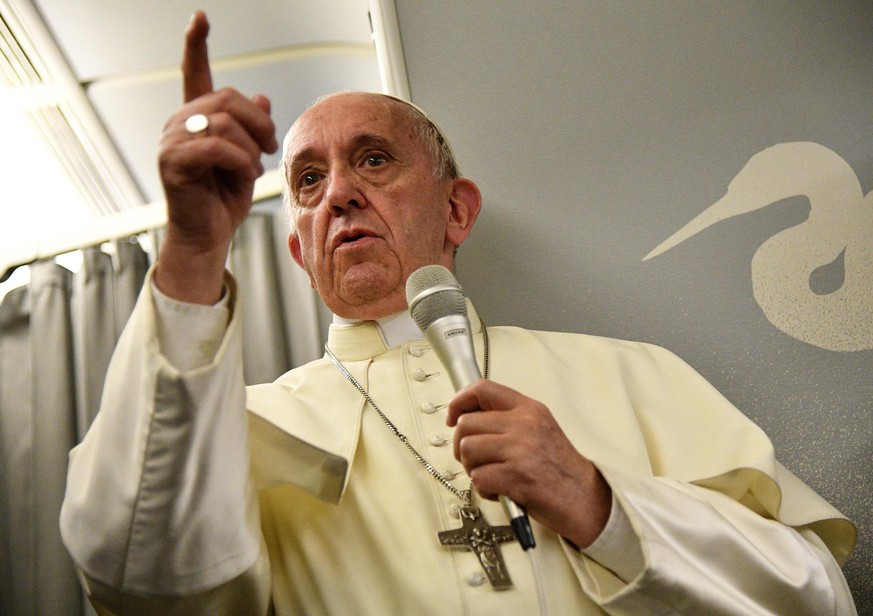 epa06364462 Pope Francis speaks to journalists aboard his flight to Italy at the end of the Apostolic Journey to Asia, 02 December 2017. Pope Francis&#039; visited Myanmar and Bangladesh from 27 Novem ...