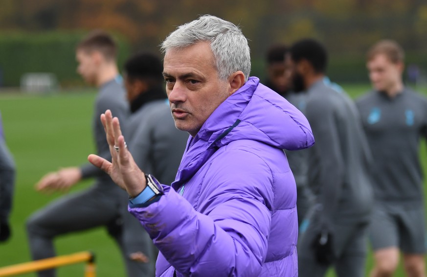 epa08024256 Tottenham Hotspur&#039;s manager Jose Mourinho attends a training session of the team ahead of the UEFA Champions League group B soccer match between Tottenham Hotspur and Olympiacos Pirae ...