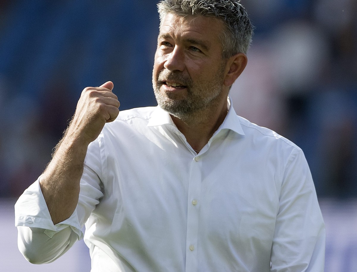 epa05439266 Basel's head coach Urs Fischer cheers after a Super League match between FC Basel 1893 and FC Sion, at the St. Jakob-Park stadium in Basel, Switzerland, on Sunday, July 24, 2016. EPA/ ...