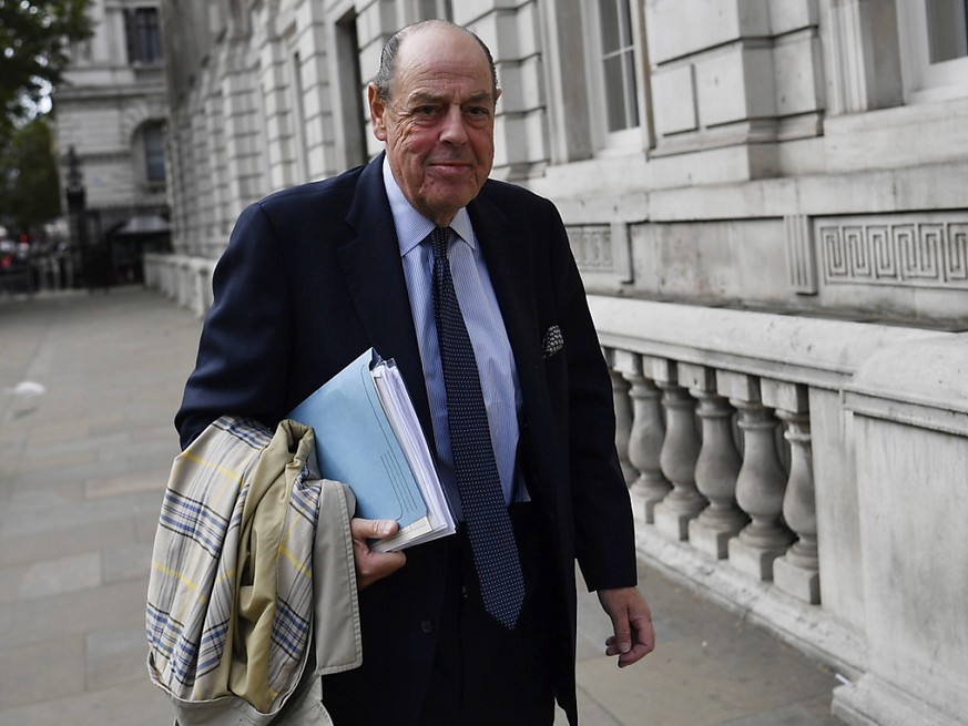 Nicholas Soames, der von Boris Johnson aus der Tory-Fraktion geworfene Enkel des legendären britischen Kriegspremiers Winston Churchill rechnete in einem Interview mit dem Regierungschef ab. (Archivbi ...