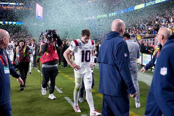 New England Patriots quarterback Drake Maye walks off the field after losing to the Seattle Seahawks in the NFL Super Bowl 60 football game, Sunday, Feb. 8, 2026, in Santa Clara, Calif. (AP Photo/Sue  ...