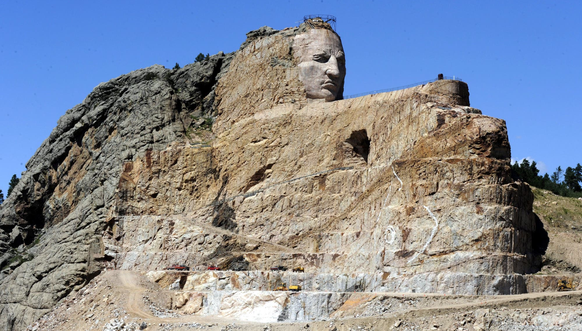 Die Antwort der Ureinwohner: Gleich neben Mount Rushmore entsteht das Crazy Horse Memorial. 