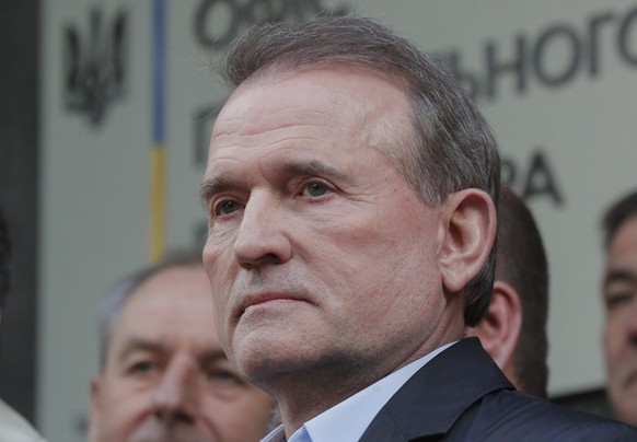 epa09194798 Viktor Medvedchuk, the Ukrainian politician and a leader of the Opposition Platform-For Life party, answers questions of journalists after his visit to the Prosecutor General office in Kie ...