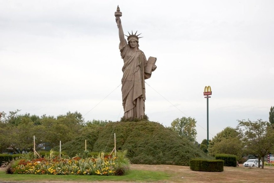 Weird France! Skurrile Gebäude und Strassenattraktionen in Frankreich. https://www.archive-arn.fr/