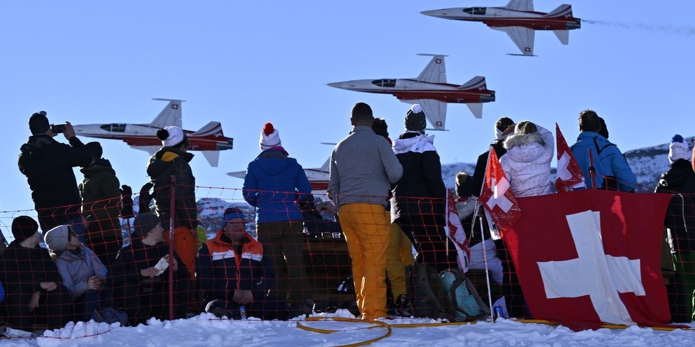 Die Kunstflugstaffel Patrouille Suisse am Lauberhornrennen 2022.