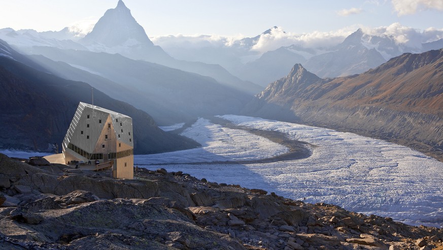 The Monte Rosa Hut of the Swiss Alpine Club (SAC) on the Gorner Glacier near Zermatt in the canton of Valais, Switzerland, pictured on October 2, 2009. Background: Matterhorn mountain. (KEYSTONE/Marti ...
