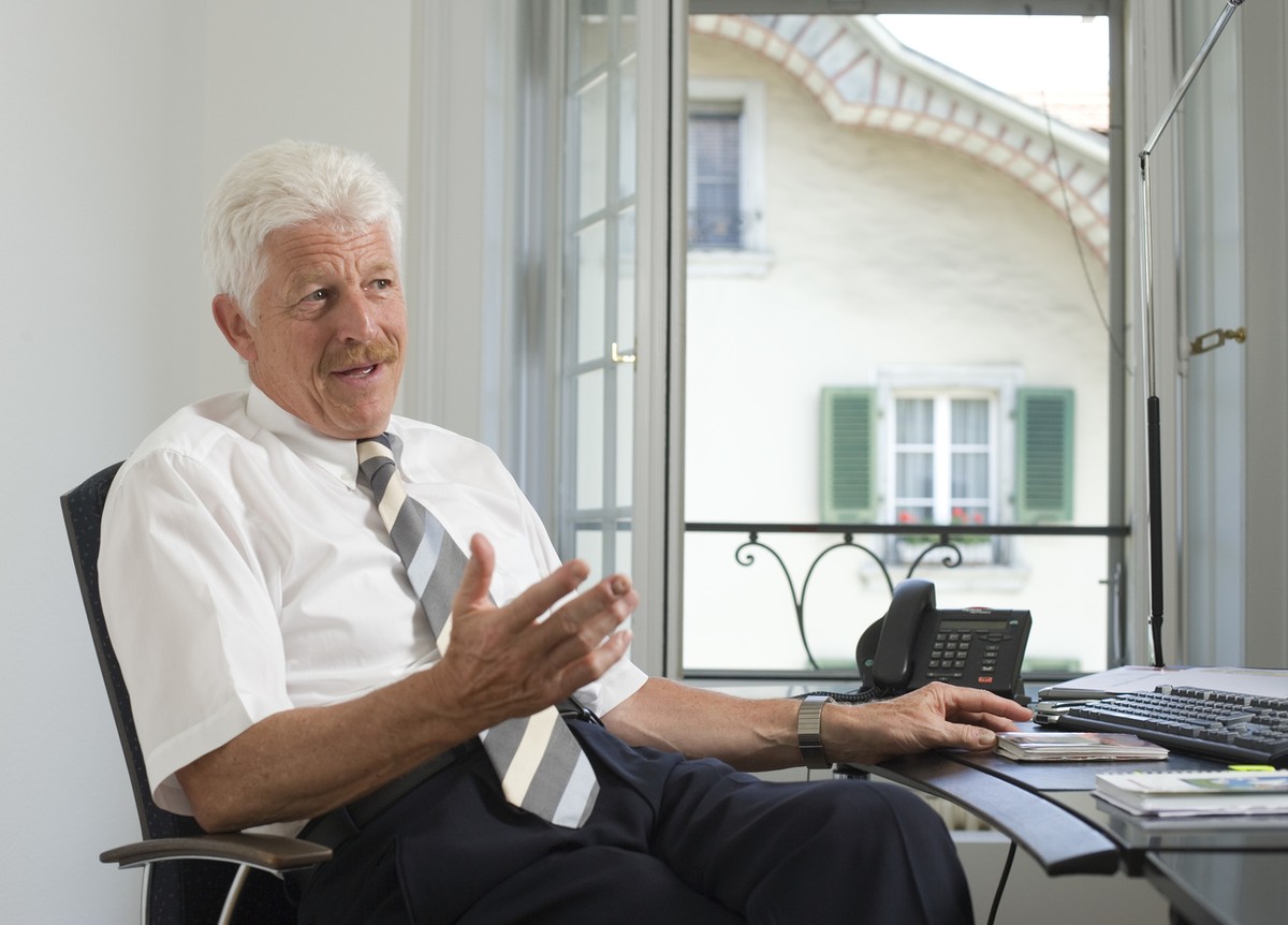 Portrait von Benedikt Weibel, Verantwortlicher fuer die Aufgaben des Bundes bei der EM 2008, beim Interview mit der SDA und SI am Donnerstag, 24. Mai 2007, in seinem Buero in Bern. (KEYSTONE/Gaetan Ba ...