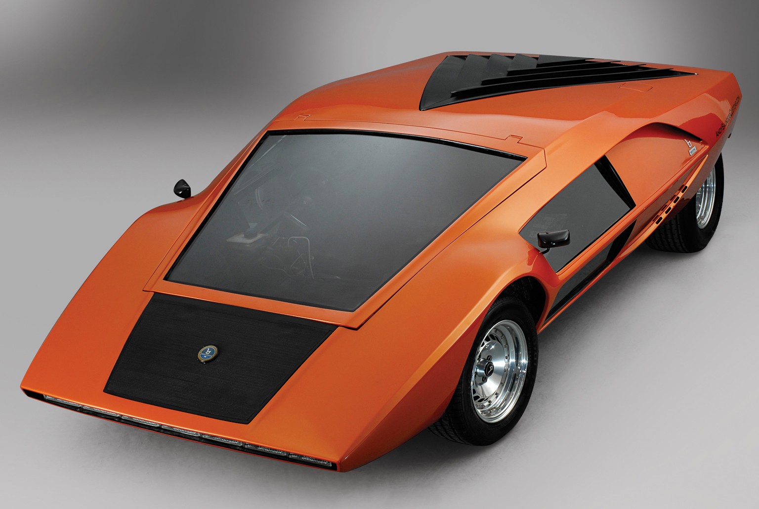 lancia stratos zero 1970 gandini http://gearheads.org/how-the-italians-helped-car-enthusiasts-through-the-1970s/cars_other_bertone-lancia-stratos-zero-concept_81013/