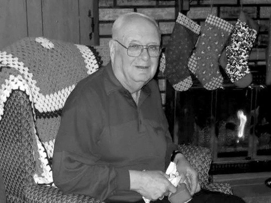 Doug Larson 

https://www.greenbaypressgazette.com/gcdn/-mm-/4fd7969c501f12995f332cc630707bb89091fd24/c=0-111-1676-1058/local/-/media/2017/04/03/WIGroup/GreenBay/636268410384843719-Doug-Larson-photo.j ...