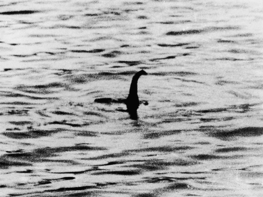 April 1934: Diese Aufnahme wurde als endgültiger Beweis der Existenz Nessies in der «Daily Mail» abgedruckt. Erst im März 1994 gab Marmaduke Wetherwell zu, das Foto gefälscht zu haben, nachdem er von ...