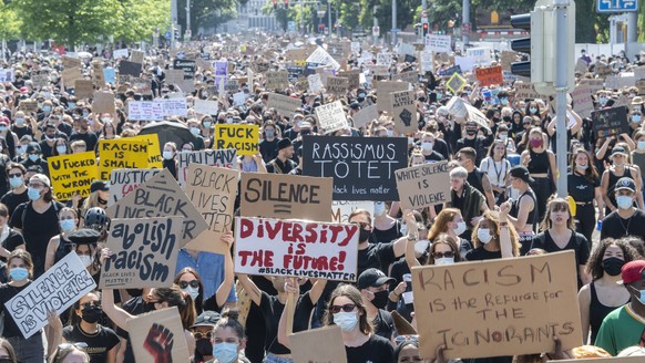 Über 10'000 Menschen gingen in Zürich für «Black Lives Matter»-Demo auf die Strasse.