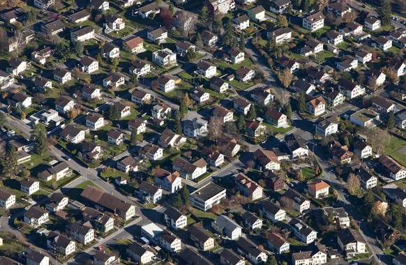 Ein Einfamilienhaus reiht sich an das naechste in Buchs, Kanton St. Gallen, aufgenommen am Freitag, 5. November 2010. (KEYSTONE/Alessandro Della Bella)