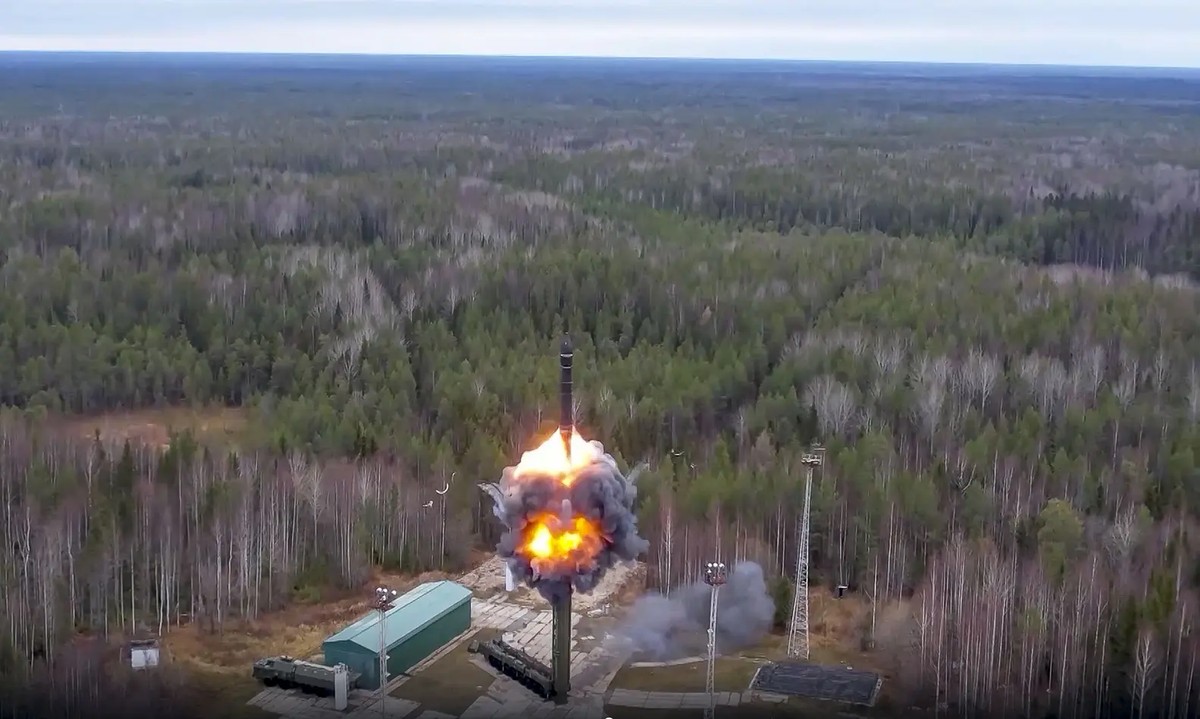 Les forces armées russes testent le 26 octobre le lancement de missiles intercontinentaux pouvant également être dotés d'une charge nucléaire.