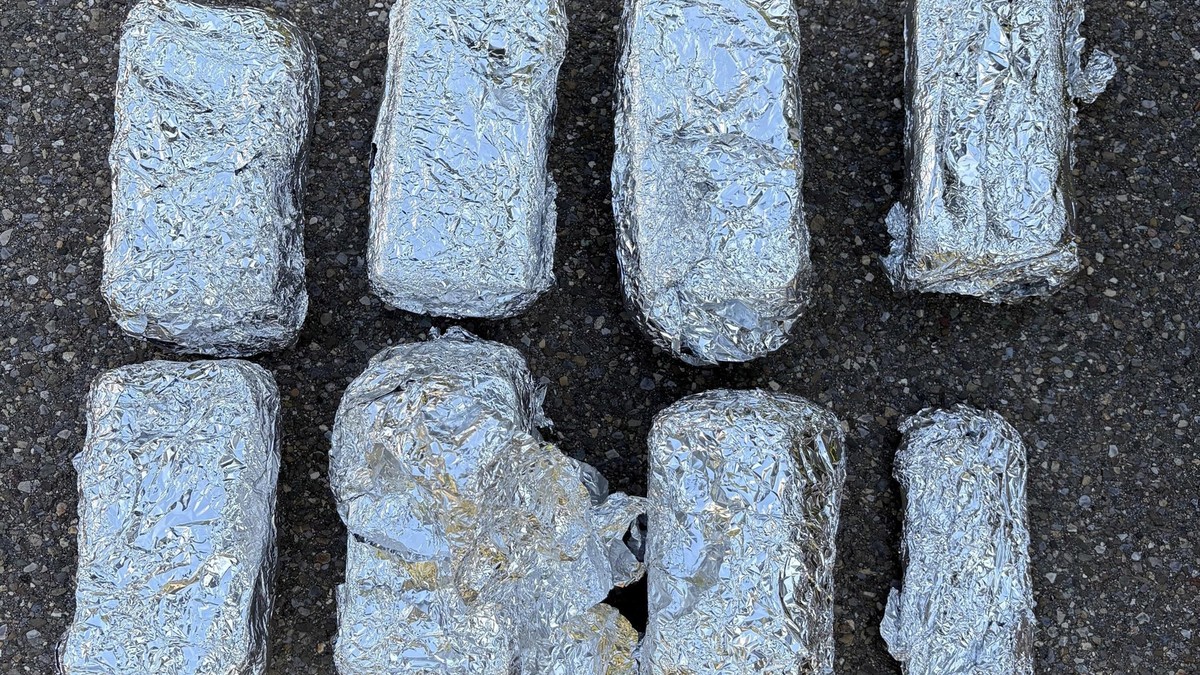 Beklaute-Raver-gesucht-Polizei-findet-bei-Diebesbande-40-Handys