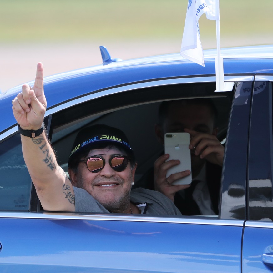 epa06892945 Argentinian soccer legend Diego Maradona waves upon his arrival at Brest airport, Belarus, 16 July 2018. Maradona has been appointed as chairman of Belarussian soccer club &#039;Dinamo Bre ...