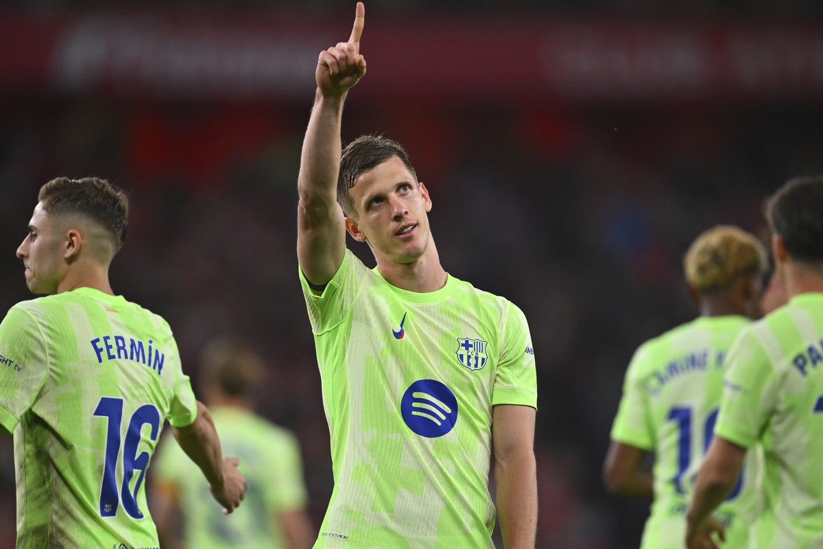 Barcelona's Dani Olmo celebrates scoring his side's 3rd goal from the penalty spot during the Spanish La Liga soccer match between Athletic Bilbao and Barcelona at the San Mames stadium in B ...