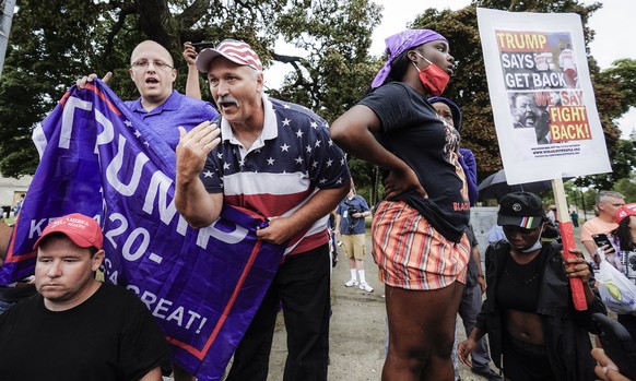 epaselect epa08640183 Protestors for and against US President Donald J. Trump confront each other in Kenosha, Wisconsin, USA, 01 September 2020. According to reports Jacob Blake, a black man, was shot ...