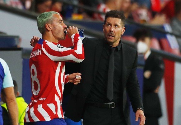 L-R Antoien Griezmann, Diego Simeone Atletico, SEPTEMBER 7, 2022 - Football / Soccer : UEFA Champions League group stage Matchday 1 Group B match between Club Atletico de Madrid 2-1 FC Porto at the Es ...