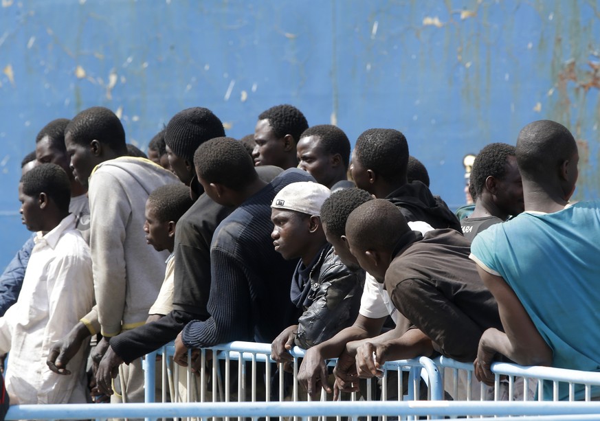 Die Flüchtlingsströme nach Italien reissen nicht ab. Immer mehr Personen versuchen, über dem Seeweg nach Europa zu gelangen. Zahlreiche sterben dabei.&nbsp;