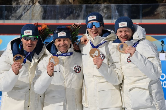 epa12742411 Tarjei Boe, Johannes Thingnes Boe, Ole Einar Bjoerndalen, Emil Hegle Svendsen of Norway receive the bronze medal for the Men 4x7.5km relay race at the Sochi 2014 Olympic Winter Games at th ...