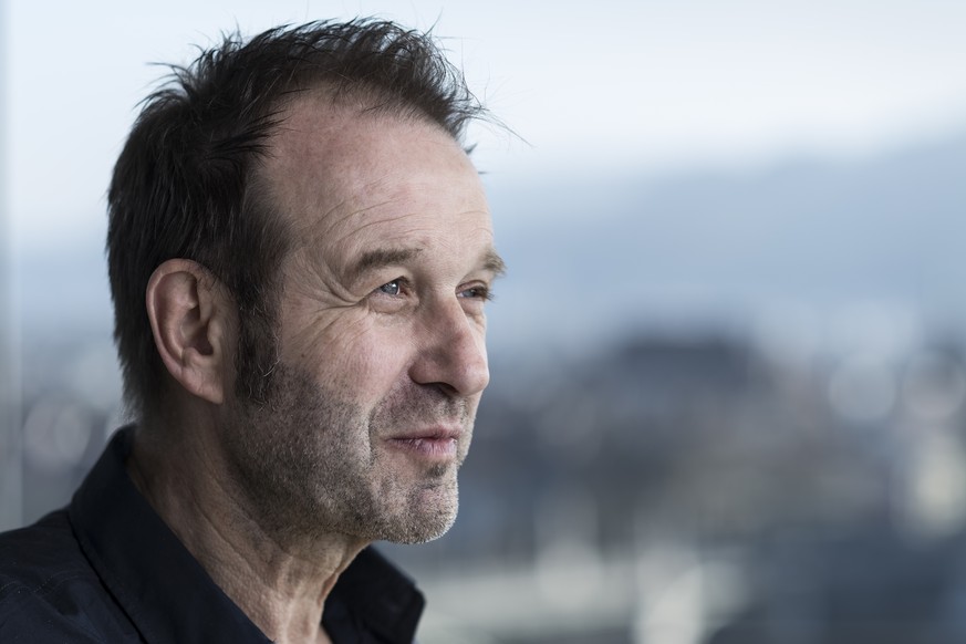 Der Frontmann von Züri West in der Seitenansicht.