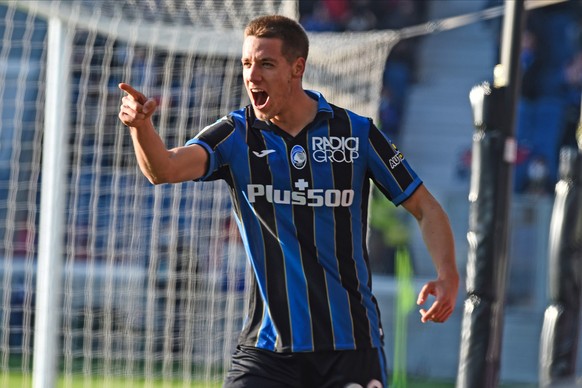 epa09593641 Atalanta&#039;s Mario Pasalic reacts after scoring the 1-1 during the Italian Serie A soccer match Atalanta BC vs Spezia Calcio at the Gewiss Stadium in Bergamo, Italy, 20 November 2021. E ...