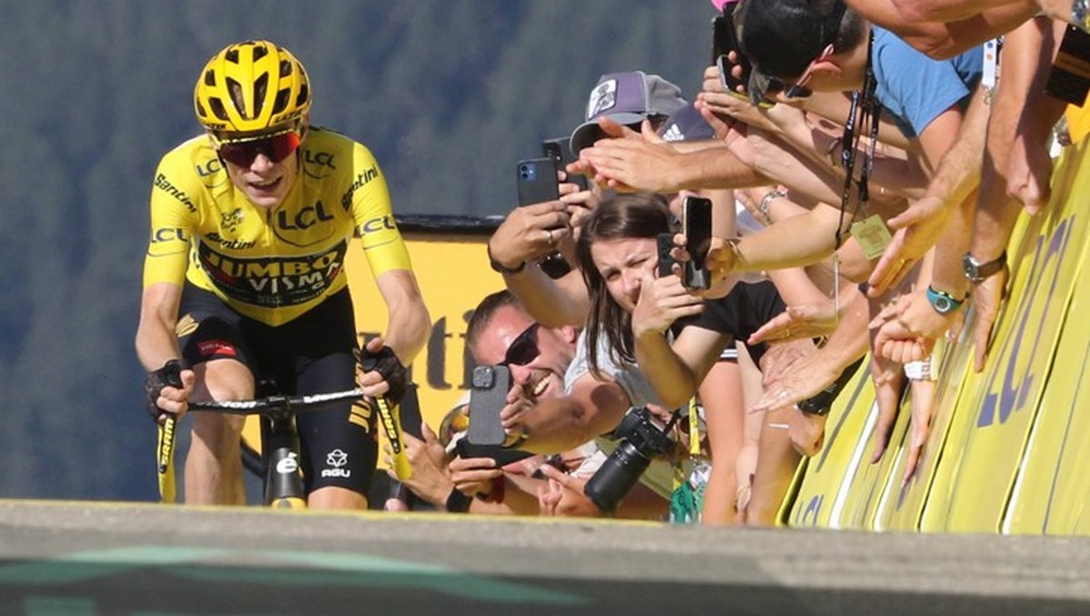 Tour de France 2023: Vingegaard est sur le point de remporter sa deuxième victoire. Sa performance attise les accusations de dopage.