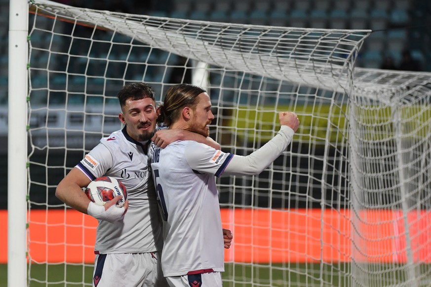 Basel&#039;s player Andi Zeqiri and Basel&#039;s player Michael Lang, right, celebrate the 2-2 goal, during the Super League soccer match FC Lugano against Basel FC, at the Cornaredo stadium in Lugano ...