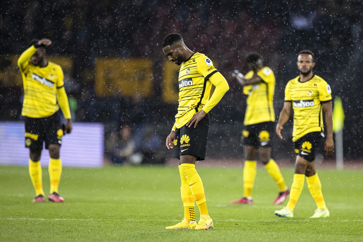 YBs Spieler nach dem Fussball Meisterschaftsspiel der Super League zwischen dem Grasshopper Club Zuerich und den Berner BSC Young Boys im Letzigrund Stadion, am Dienstag, 25. April 2023 in Zuerich. (K ...