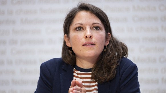 Mattea Meyer, Co-Praesidentin SP, spricht waehrend einer Medienkonferenz der SP zur Kampagne fuer die eidgenoessischen Wahlen am Montag, 7. August 2023 in Bern. (KEYSTONE/Peter Klaunzer)