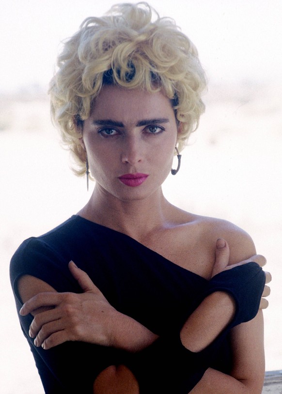 1990 - Wild at Heart - Movie Set PICTURED: ISABELLA ROSSELLINI as Perdita Durango RELEASE DATE: August 17, 1990 . MOVIE TITLE: Wild at Heart. DIRECTOR:David Lynch .STUDIO: Polygram Entertainment. PLOT ...